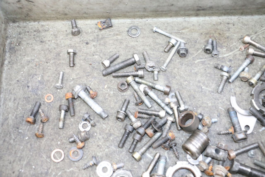 photo de ZAK SCHROEVEN EN BEVESTIGINGSMATERIAAL MBK BOOSTER SPIRIT NAKED 50 (2004 - 2017) - Zoom op gebruiksstaat