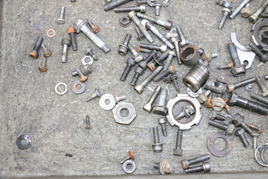 photo de ZAK SCHROEVEN EN BEVESTIGINGSMATERIAAL MBK BOOSTER SPIRIT NAKED 50 (2004 - 2017) - Andere kijkhoek