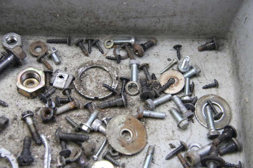 photo de ZAK SCHROEVEN EN BEVESTIGINGSMATERIAAL DERBI BOULEVARD 50 (2009 - 2006) - Technische close-up