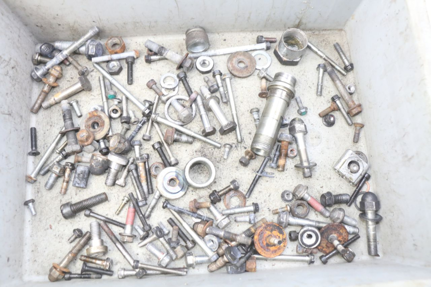 photo de ZAK SCHROEVEN EN BEVESTIGINGSMATERIAAL ROYAL ENFIELD BULLET CLASSIC 500 (2017 - 2020) - Detail van het onderdeel