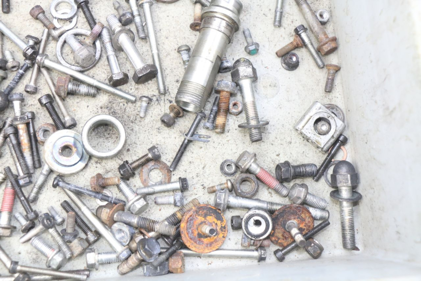 photo de ZAK SCHROEVEN EN BEVESTIGINGSMATERIAAL ROYAL ENFIELD BULLET CLASSIC 500 (2017 - 2020) - Zoom op gebruiksstaat