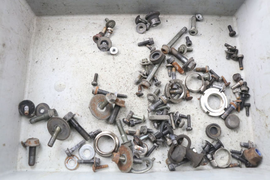 photo de ZAK SCHROEVEN EN BEVESTIGINGSMATERIAAL SUZUKI BURGMAN 125 (2007 - 2014) - Hoofdaanzicht