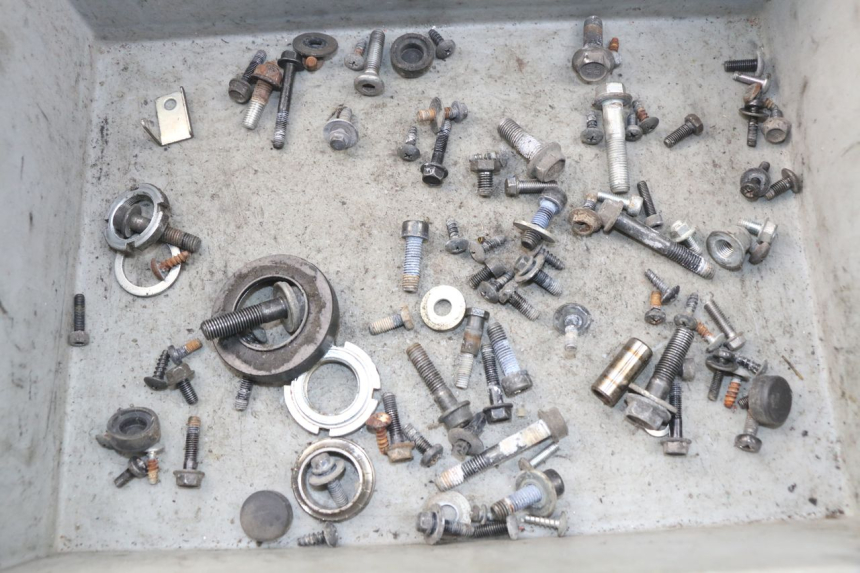 photo de ZAK SCHROEVEN EN BEVESTIGINGSMATERIAAL SUZUKI BURGMAN 125 (2007 - 2014) - Hoofdaanzicht