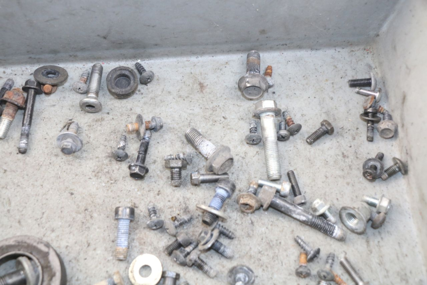 photo de ZAK SCHROEVEN EN BEVESTIGINGSMATERIAAL SUZUKI BURGMAN 125 (2007 - 2014) - Zoom op gebruiksstaat