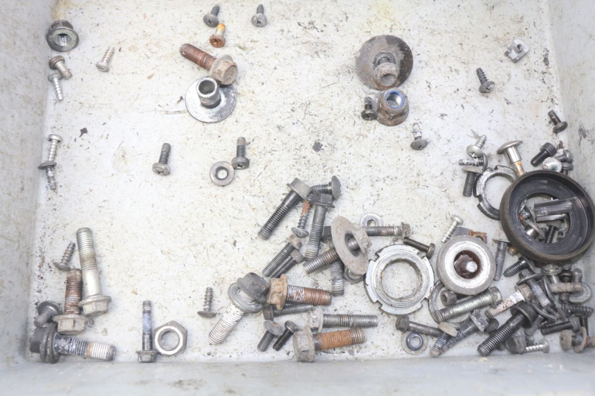 photo de ZAK SCHROEVEN EN BEVESTIGINGSMATERIAAL SUZUKI BURGMAN 125 (2007 - 2014) - Detail van het onderdeel