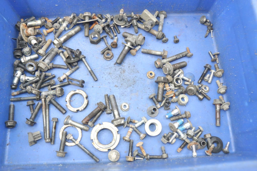 photo de ZAK SCHROEVEN EN BEVESTIGINGSMATERIAAL SUZUKI BURGMAN 125 (2007 - 2014) - Hoofdaanzicht