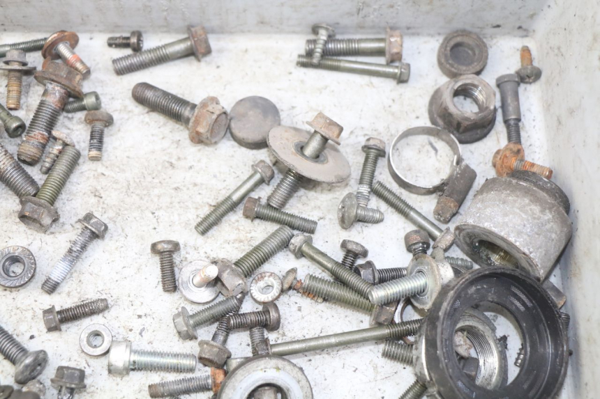 photo de ZAK SCHROEVEN EN BEVESTIGINGSMATERIAAL SUZUKI BURGMAN 125 (2007 - 2014) - Andere kijkhoek