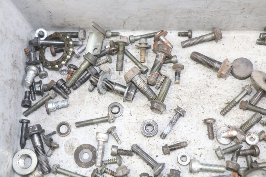 photo de ZAK SCHROEVEN EN BEVESTIGINGSMATERIAAL SUZUKI BURGMAN 125 (2007 - 2014) - Technische close-up