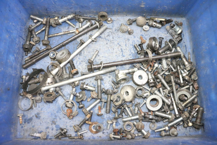 photo de ZAK SCHROEVEN EN BEVESTIGINGSMATERIAAL SUZUKI BURGMAN 125 (2007 - 2014) - Hoofdaanzicht