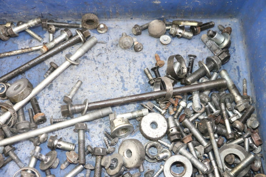 photo de ZAK SCHROEVEN EN BEVESTIGINGSMATERIAAL SUZUKI BURGMAN 125 (2007 - 2014) - Detail van het onderdeel