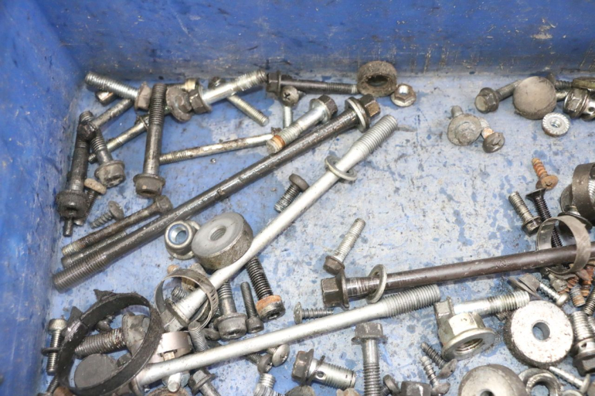 photo de ZAK SCHROEVEN EN BEVESTIGINGSMATERIAAL SUZUKI BURGMAN 125 (2007 - 2014) - Technische close-up