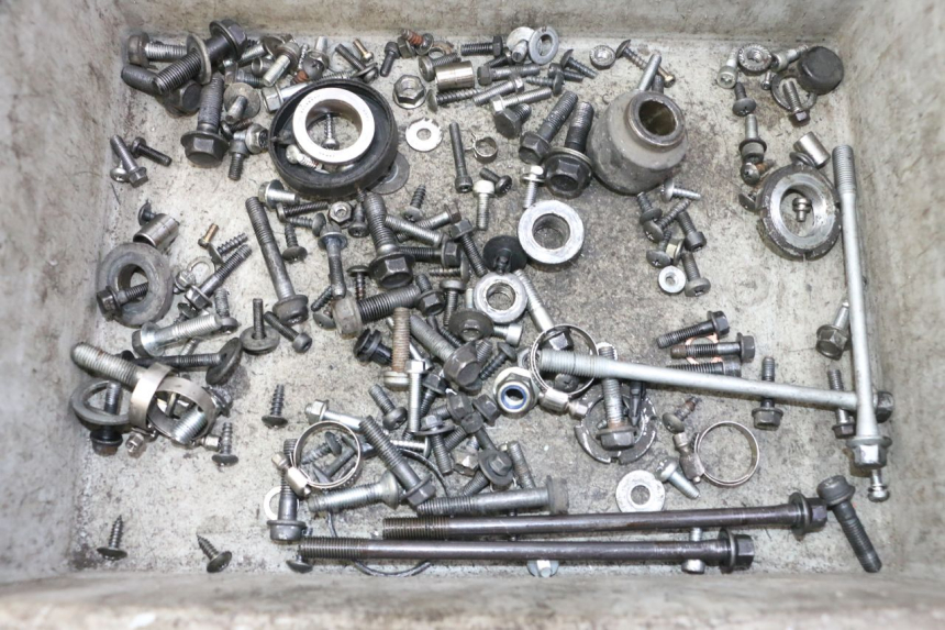 photo de ZAK SCHROEVEN EN BEVESTIGINGSMATERIAAL SUZUKI BURGMAN 125 (2007 - 2014) - Hoofdaanzicht