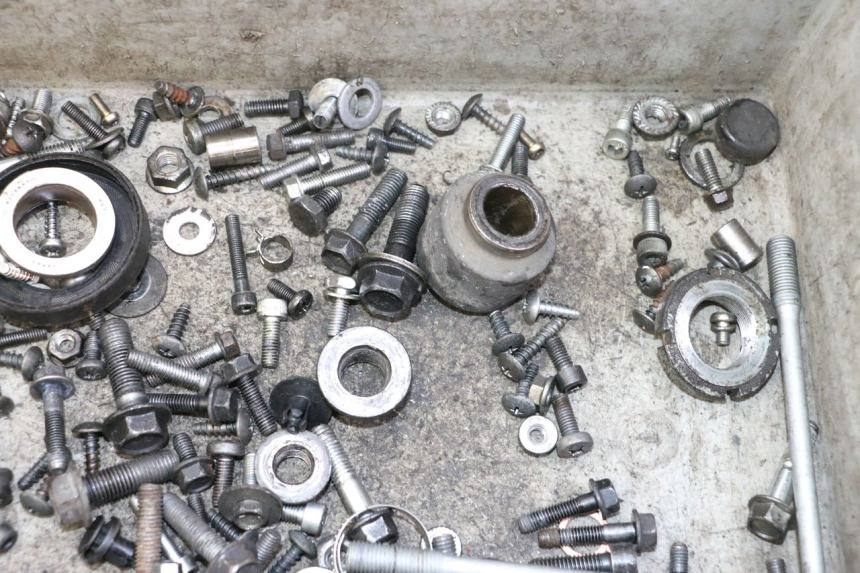 photo de ZAK SCHROEVEN EN BEVESTIGINGSMATERIAAL SUZUKI BURGMAN 125 (2007 - 2014) - Overzicht