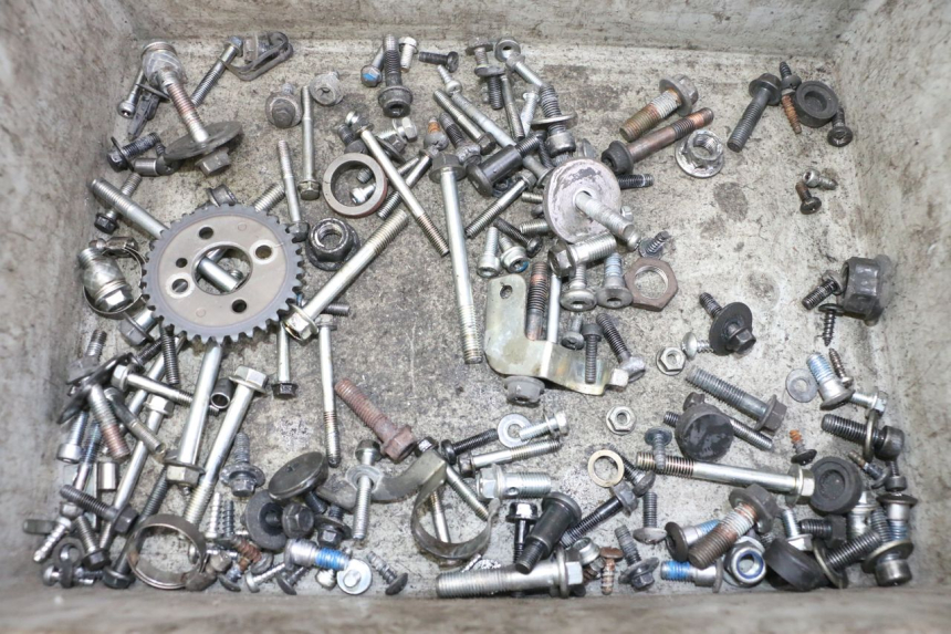 photo de ZAK SCHROEVEN EN BEVESTIGINGSMATERIAAL SUZUKI BURGMAN 125 (2007 - 2014) - Hoofdaanzicht