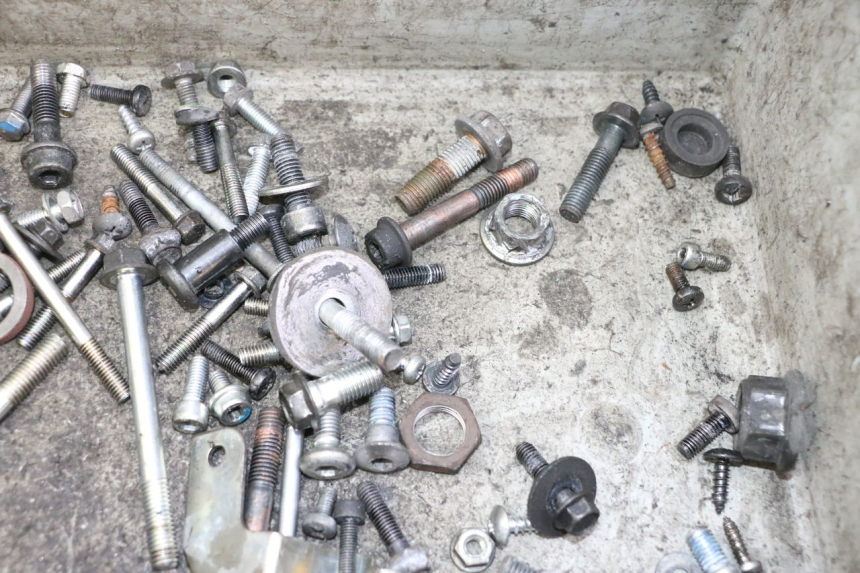 photo de ZAK SCHROEVEN EN BEVESTIGINGSMATERIAAL SUZUKI BURGMAN 125 (2007 - 2014) - Technische close-up