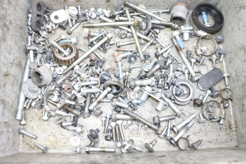 photo de ZAK SCHROEVEN EN BEVESTIGINGSMATERIAAL SUZUKI BURGMAN 650 (2013 - 2020) - Hoofdaanzicht