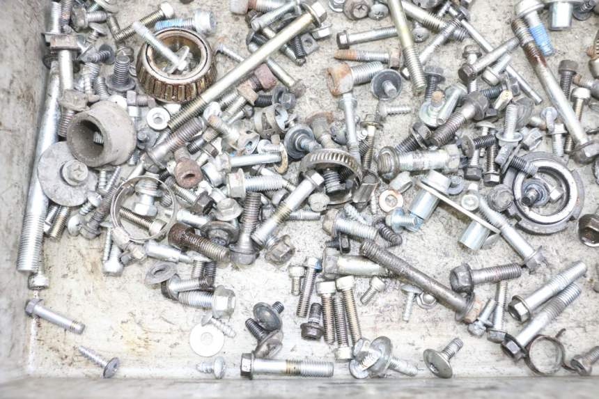 photo de ZAK SCHROEVEN EN BEVESTIGINGSMATERIAAL SUZUKI BURGMAN 650 (2013 - 2020) - Andere kijkhoek