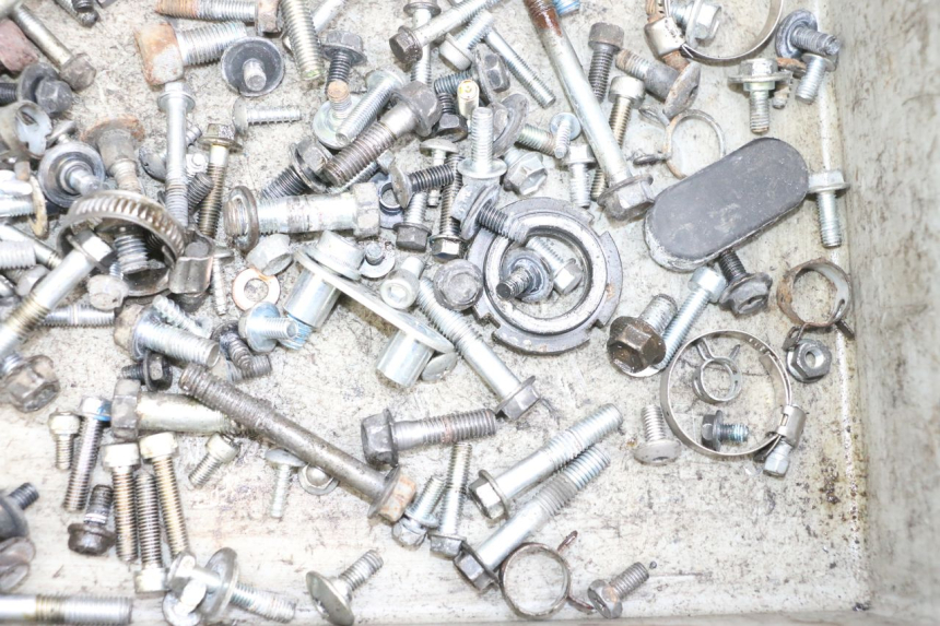 photo de ZAK SCHROEVEN EN BEVESTIGINGSMATERIAAL SUZUKI BURGMAN 650 (2013 - 2020) - Technische close-up