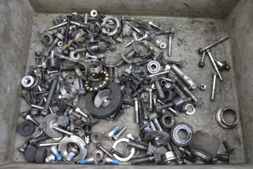 photo de ZAK SCHROEVEN EN BEVESTIGINGSMATERIAAL SUZUKI BURGMAN 125 (2007 - 2014) - Hoofdaanzicht