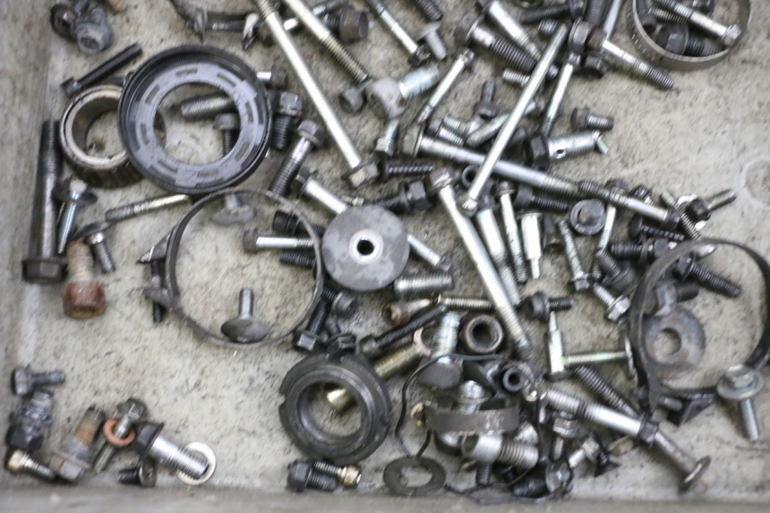 photo de ZAK SCHROEVEN EN BEVESTIGINGSMATERIAAL SUZUKI BURGMAN EXECUTIVE ABS 650 (2006 - 2012) - Andere kijkhoek