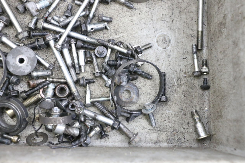 photo de ZAK SCHROEVEN EN BEVESTIGINGSMATERIAAL SUZUKI BURGMAN EXECUTIVE ABS 650 (2006 - 2012) - Technische close-up