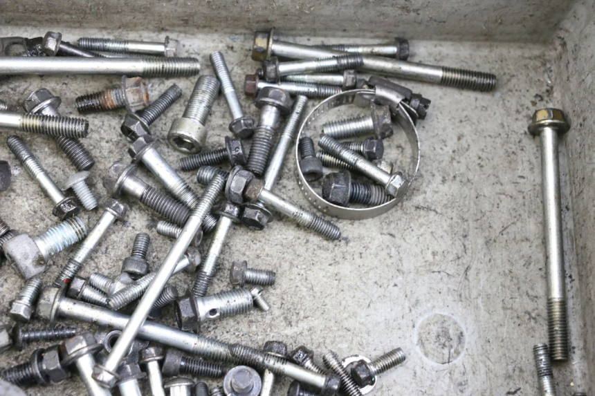 photo de ZAK SCHROEVEN EN BEVESTIGINGSMATERIAAL SUZUKI BURGMAN EXECUTIVE ABS 650 (2006 - 2012) - Overzicht