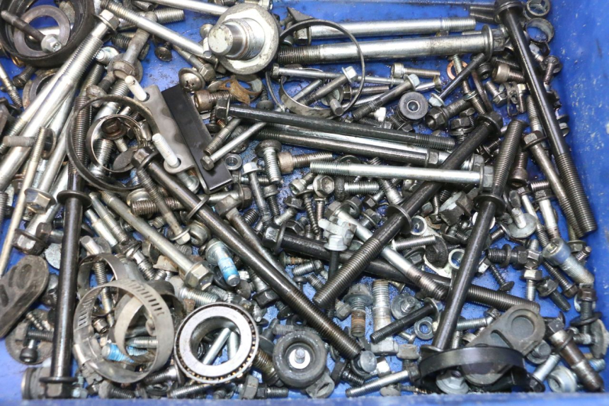 photo de ZAK SCHROEVEN EN BEVESTIGINGSMATERIAAL SUZUKI BURGMAN EXECUTIVE ABS 650 (2006 - 2012) - Detail van het onderdeel