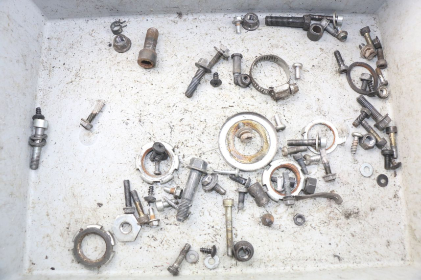 photo de ZAK SCHROEVEN EN BEVESTIGINGSMATERIAAL YAMAHA BW'S 50 (2004 - 2017) - Hoofdaanzicht