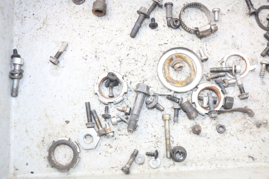 photo de ZAK SCHROEVEN EN BEVESTIGINGSMATERIAAL YAMAHA BW'S 50 (2004 - 2017) - Detail van het onderdeel