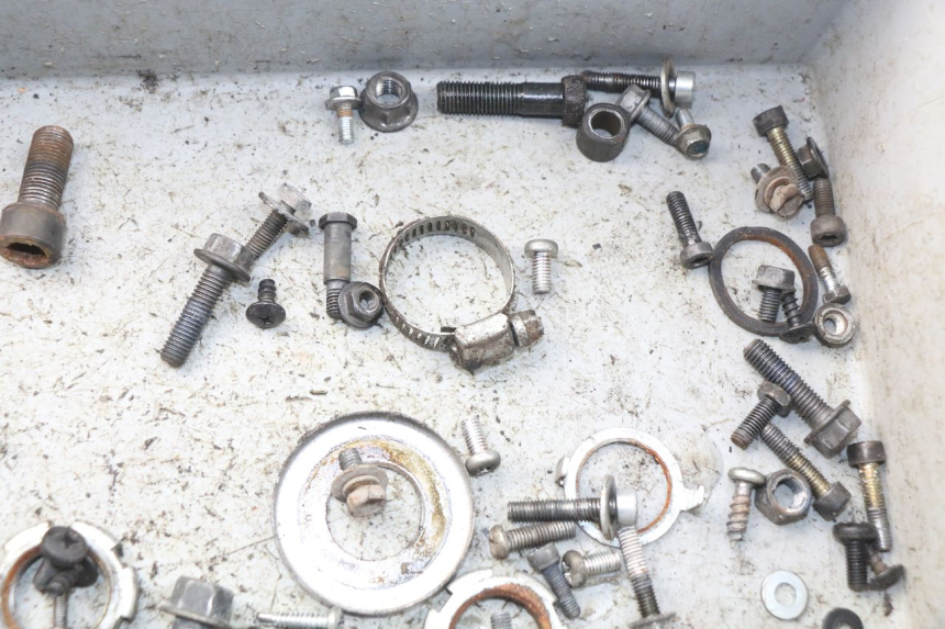 photo de ZAK SCHROEVEN EN BEVESTIGINGSMATERIAAL YAMAHA BW'S 50 (2004 - 2017) - Zoom op gebruiksstaat