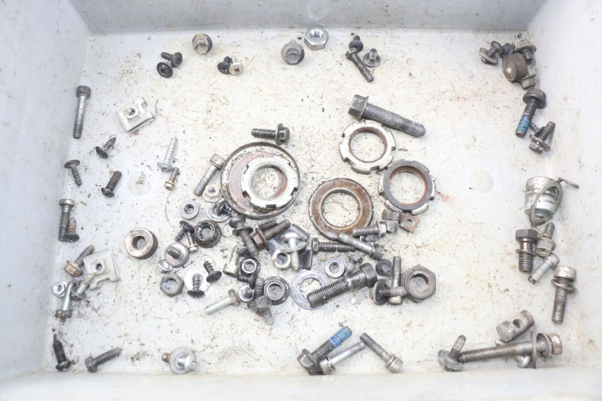 photo de ZAK SCHROEVEN EN BEVESTIGINGSMATERIAAL YAMAHA BW'S 50 (2004 - 2017) - Hoofdaanzicht