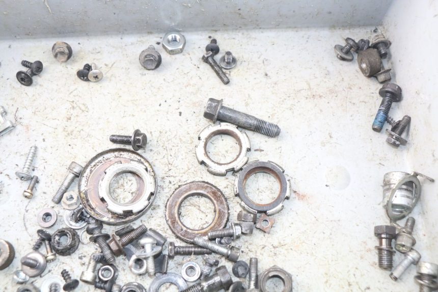 photo de ZAK SCHROEVEN EN BEVESTIGINGSMATERIAAL YAMAHA BW'S 50 (2004 - 2017) - Detail van het onderdeel