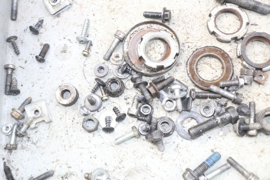 photo de ZAK SCHROEVEN EN BEVESTIGINGSMATERIAAL YAMAHA BW'S 50 (2004 - 2017) - Andere kijkhoek