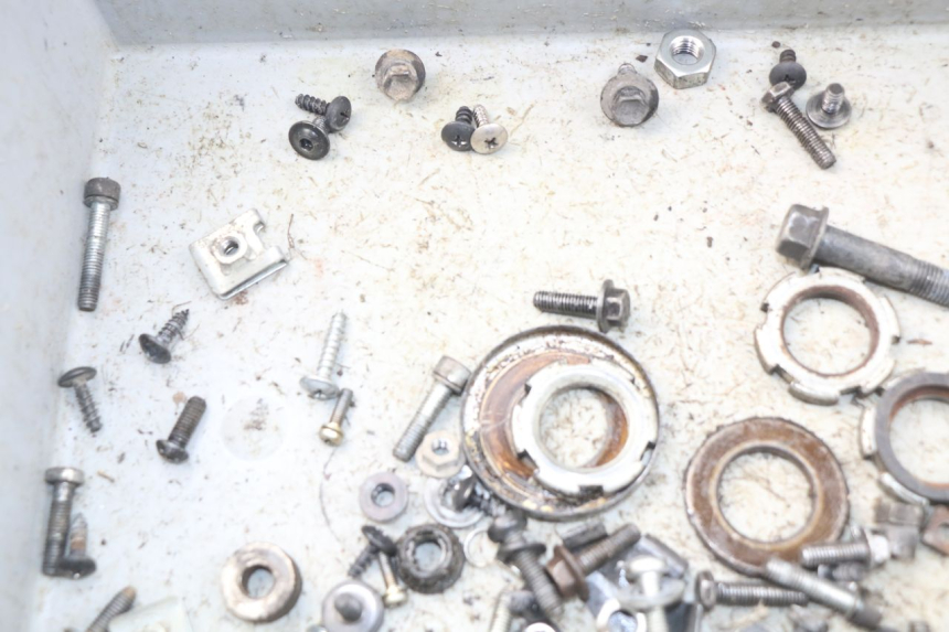 photo de ZAK SCHROEVEN EN BEVESTIGINGSMATERIAAL YAMAHA BW'S 50 (2004 - 2017) - Technische close-up