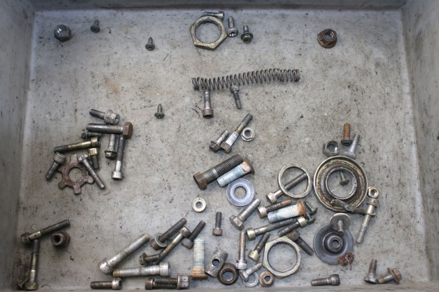 photo de ZAK SCHROEVEN EN BEVESTIGINGSMATERIAAL YAMAHA BW'S 50 (1999 - 2003) - Hoofdaanzicht