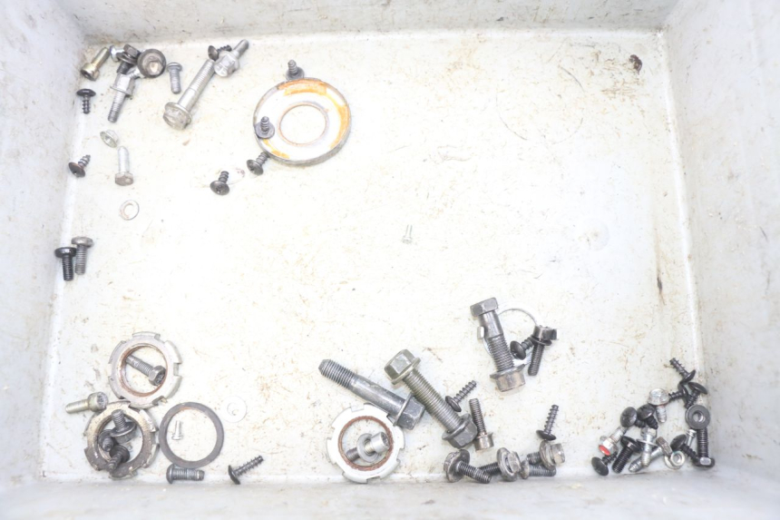 photo de ZAK SCHROEVEN EN BEVESTIGINGSMATERIAAL YAMAHA BW'S 50 (2004 - 2017) - Hoofdaanzicht