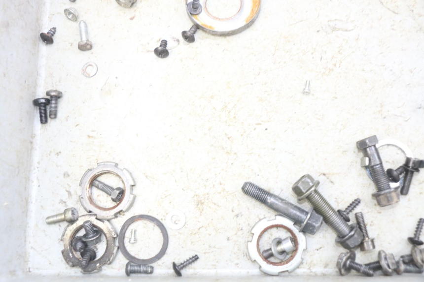 photo de ZAK SCHROEVEN EN BEVESTIGINGSMATERIAAL YAMAHA BW'S 50 (2004 - 2017) - Zoom op gebruiksstaat