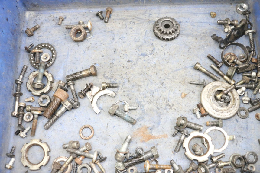 photo de ZAK SCHROEVEN EN BEVESTIGINGSMATERIAAL YAMAHA BW'S 50 (2004 - 2017) - Detail van het onderdeel