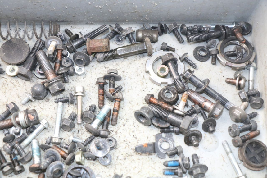 photo de ZAK SCHROEVEN EN BEVESTIGINGSMATERIAAL YAMAHA BW'S BWS 125 (2010 - 2013) - Zoom op gebruiksstaat