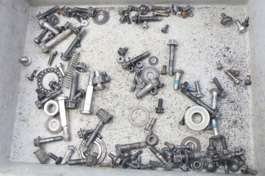 photo de ZAK SCHROEVEN EN BEVESTIGINGSMATERIAAL YAMAHA BW'S BWS 125 (2010 - 2013) - Hoofdaanzicht