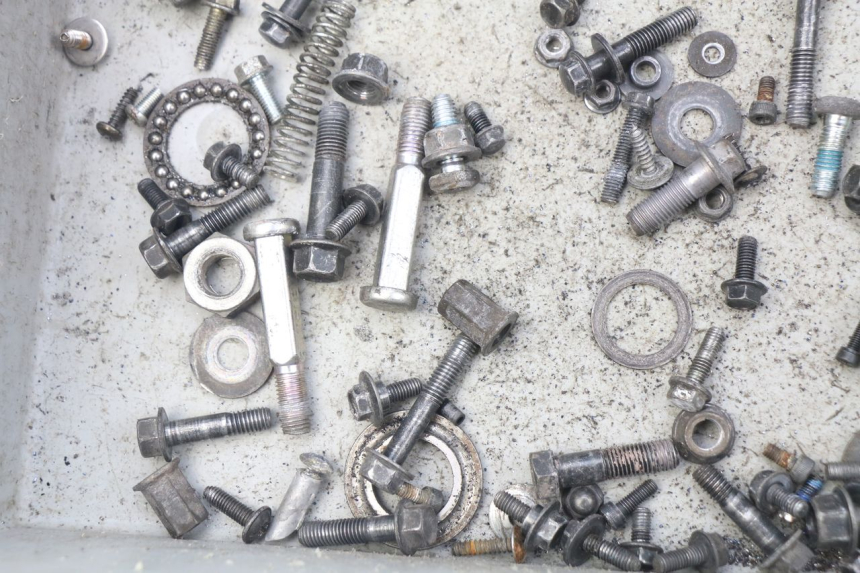 photo de ZAK SCHROEVEN EN BEVESTIGINGSMATERIAAL YAMAHA BW'S BWS 125 (2010 - 2013) - Detail van het onderdeel