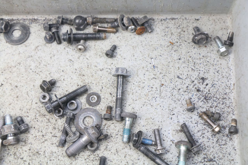 photo de ZAK SCHROEVEN EN BEVESTIGINGSMATERIAAL YAMAHA BW'S BWS 125 (2010 - 2013) - Andere kijkhoek