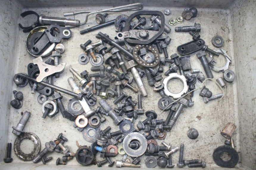 photo de ZAK SCHROEVEN EN BEVESTIGINGSMATERIAAL YAMAHA BW'S BWS 125 (2010 - 2013) - Hoofdaanzicht