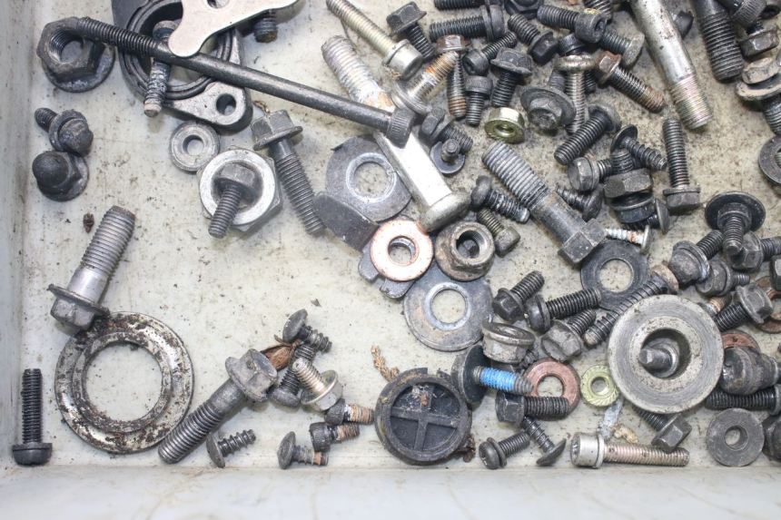 photo de ZAK SCHROEVEN EN BEVESTIGINGSMATERIAAL YAMAHA BW'S BWS 125 (2010 - 2013) - Detail van het onderdeel