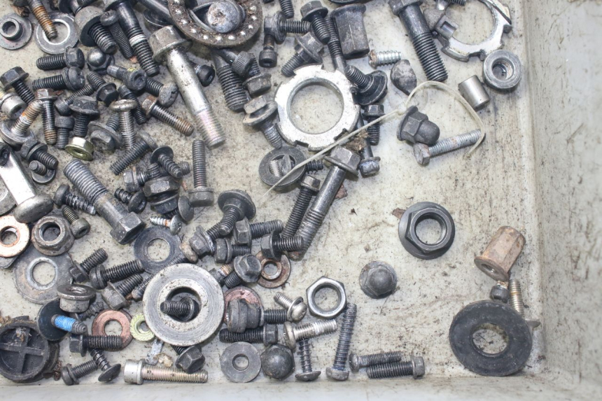 photo de ZAK SCHROEVEN EN BEVESTIGINGSMATERIAAL YAMAHA BW'S BWS 125 (2010 - 2013) - Zoom op gebruiksstaat