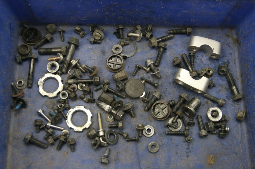 photo de ZAK SCHROEVEN EN BEVESTIGINGSMATERIAAL YAMAHA BW'S BWS 125 (2010 - 2013) - Hoofdaanzicht