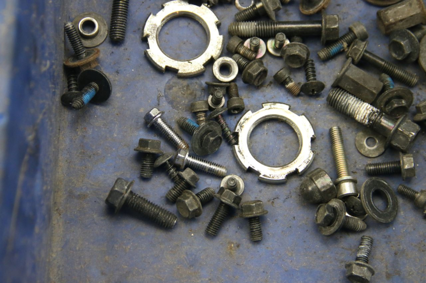 photo de ZAK SCHROEVEN EN BEVESTIGINGSMATERIAAL YAMAHA BW'S BWS 125 (2010 - 2013) - Detail van het onderdeel