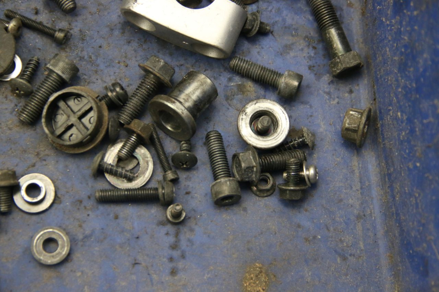 photo de ZAK SCHROEVEN EN BEVESTIGINGSMATERIAAL YAMAHA BW'S BWS 125 (2010 - 2013) - Andere kijkhoek