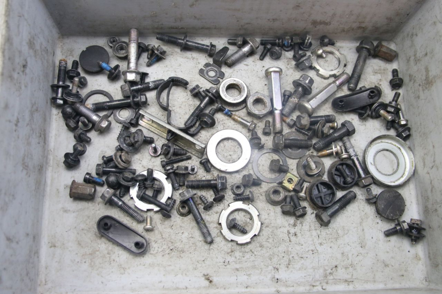 photo de ZAK SCHROEVEN EN BEVESTIGINGSMATERIAAL YAMAHA BW'S BWS 125 (2010 - 2013) - Hoofdaanzicht