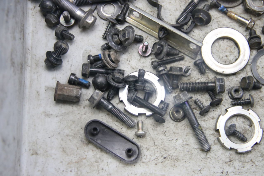 photo de ZAK SCHROEVEN EN BEVESTIGINGSMATERIAAL YAMAHA BW'S BWS 125 (2010 - 2013) - Detail van het onderdeel